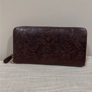 Wilsons Vintage Embossed Leather Zip Wallet Brown Floral Circa Y2K